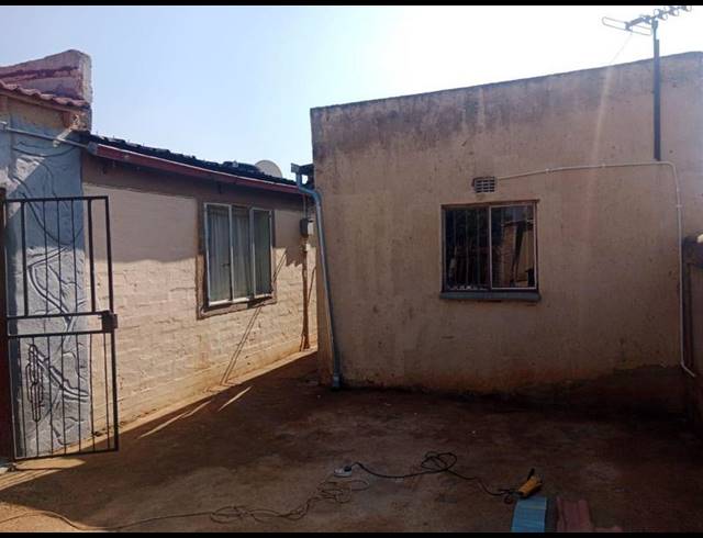 8 BEDROOM HOUSE FOR SALE IN ROODEKOP